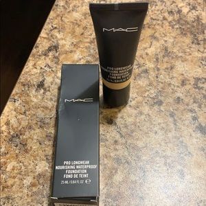 MAC Pro Longwear Waterproof Foundation
